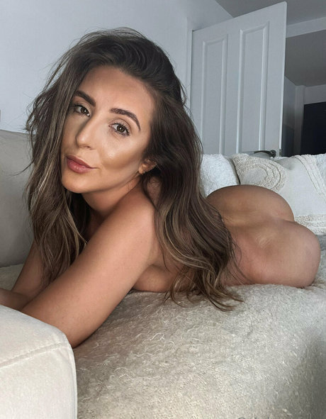 tia love star porn photo