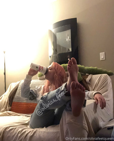 oliviafeetqueen naked star image