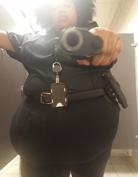 lilmsfluffy naked model img