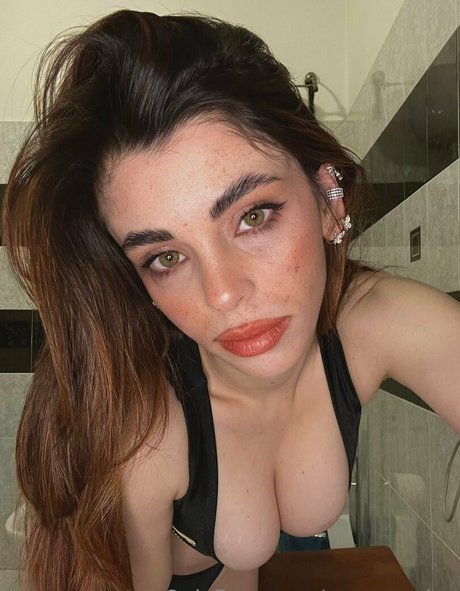 covonemiyy nude actress picture