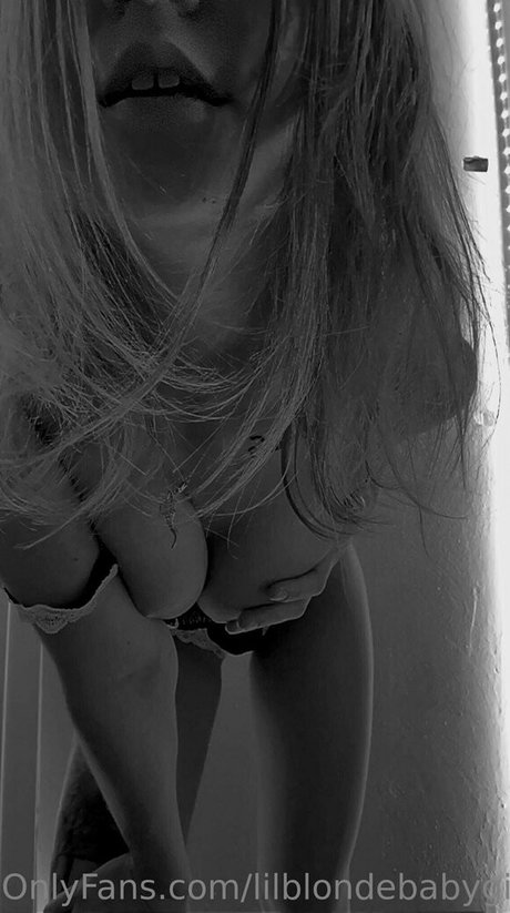 lilblondebabygirl model adult picture