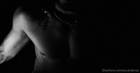 escardonaz model high quality picture