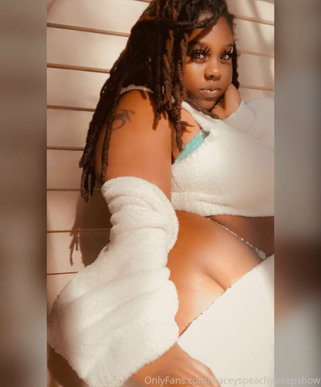 thefamouspeachesandcream top pornstar image