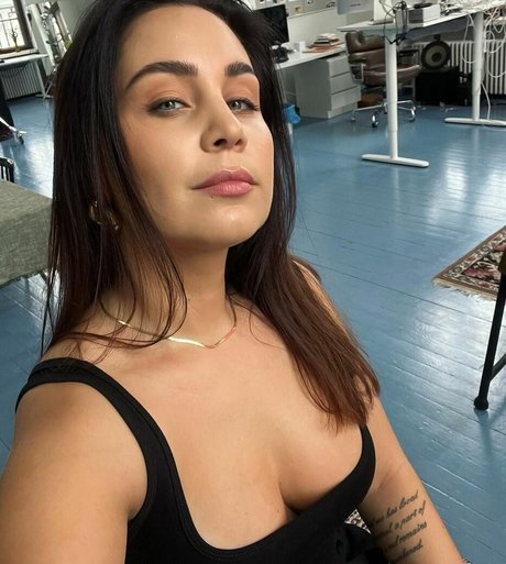 Anna Abreu nude pornstar images