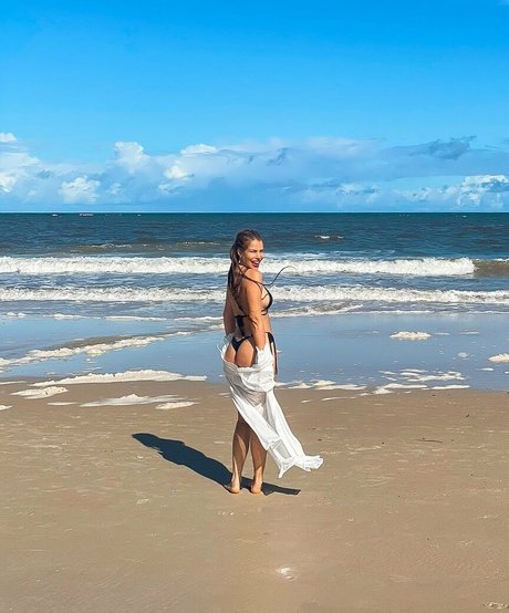 Vanessa Da Mata sexy actress img