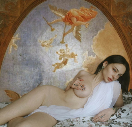 Kit Lilith naked actress pictures