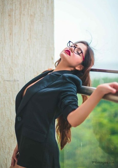 Simran Kaur Hundal top model images