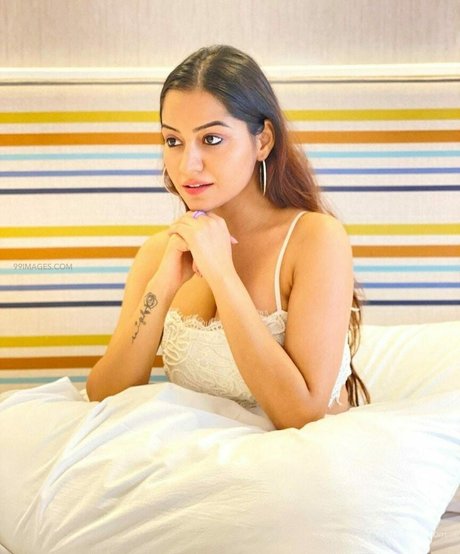 Simran Kaur Hundal star naked photos