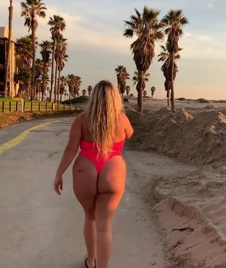 Lo Sangstaaa star pornographic photos