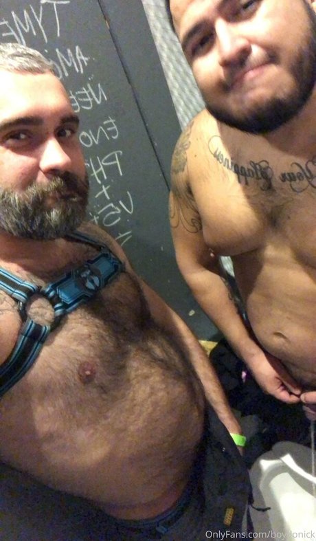 donutsteak naked model pic