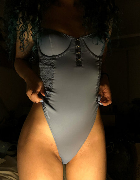 alix flux hot actress pics