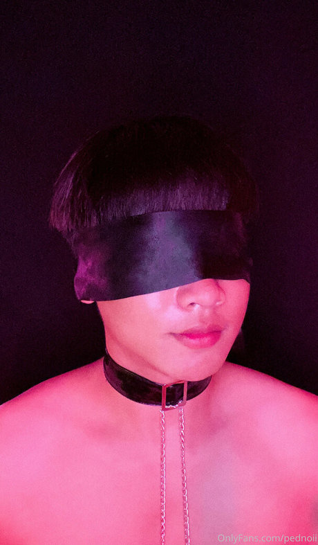 pednoii model naked photos