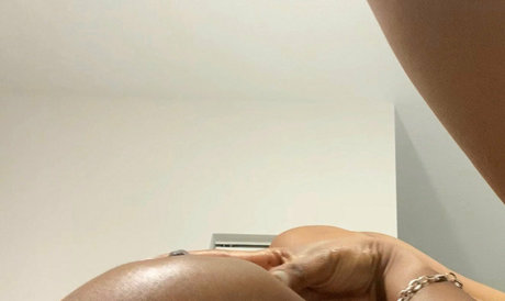 muvamoore naked star picture