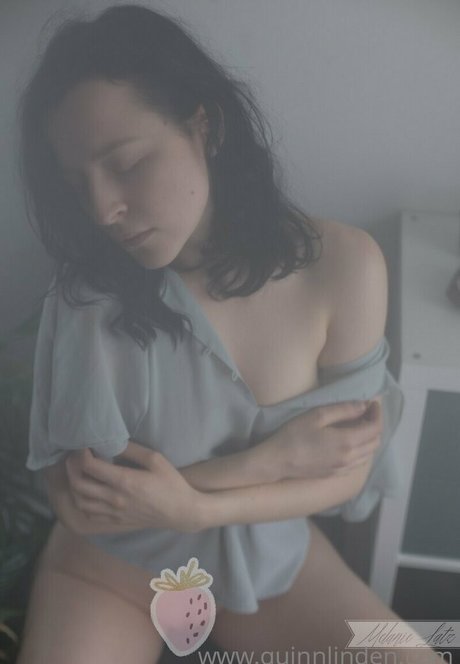 heyitsquinn model adult gallery