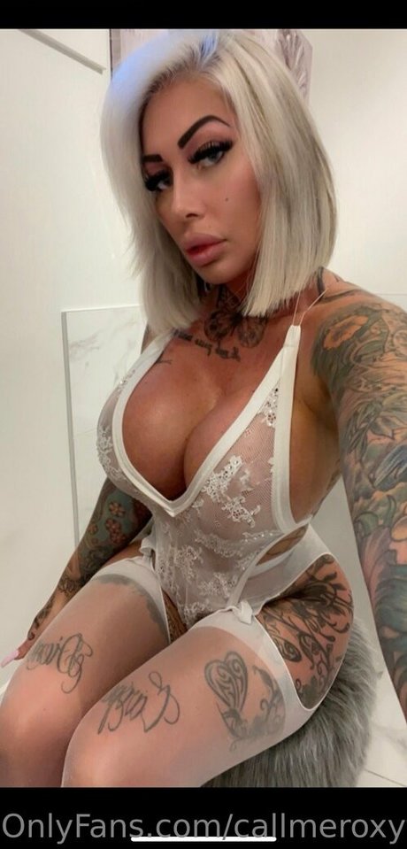 callmeroxyfree pornstar art gallery