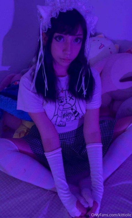 Kittiolic naked model pic