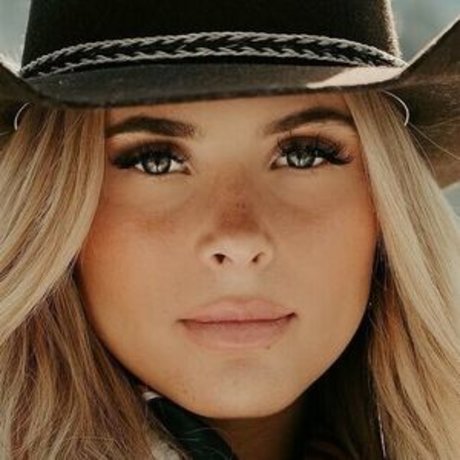 Chloe Trujillo model sex image