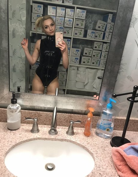 Mandy Marx pornographic model img