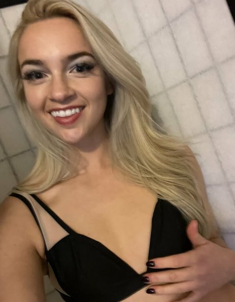 Mandy Marx model beautiful archive