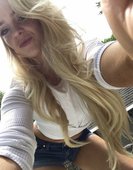 Mandy Marx adult model pic