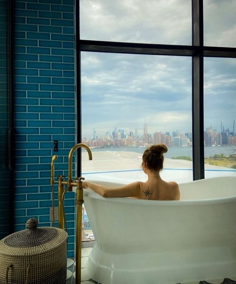 Eliza Taylor model galleries