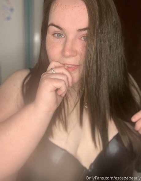 escapepearly model nice picture