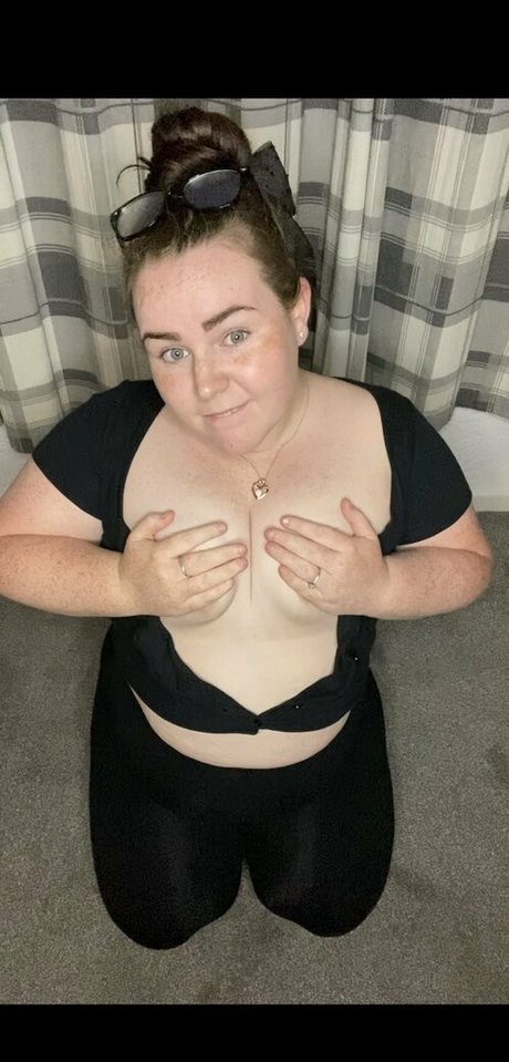 escapepearly nude model image