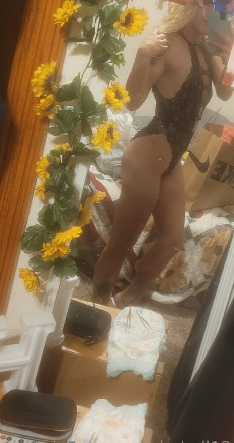 shaholl13 model pornographic pic