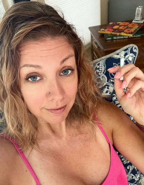 ellelyon exclusive model porn picture