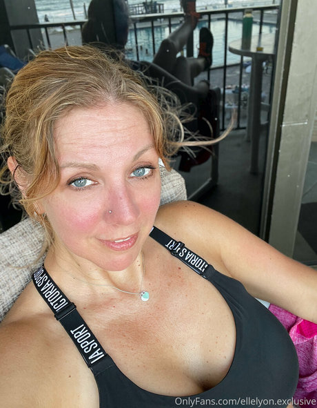 ellelyon exclusive pornstar exclusive pic