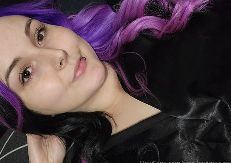 free heyimskyes exclusive model picture