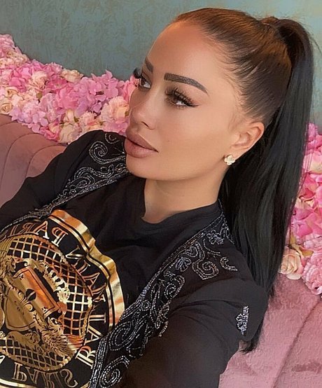 monicasuarez model hd image