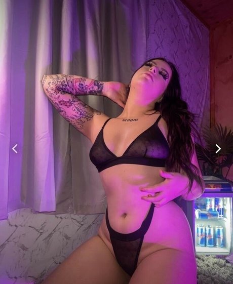 karveyyyy porn star image