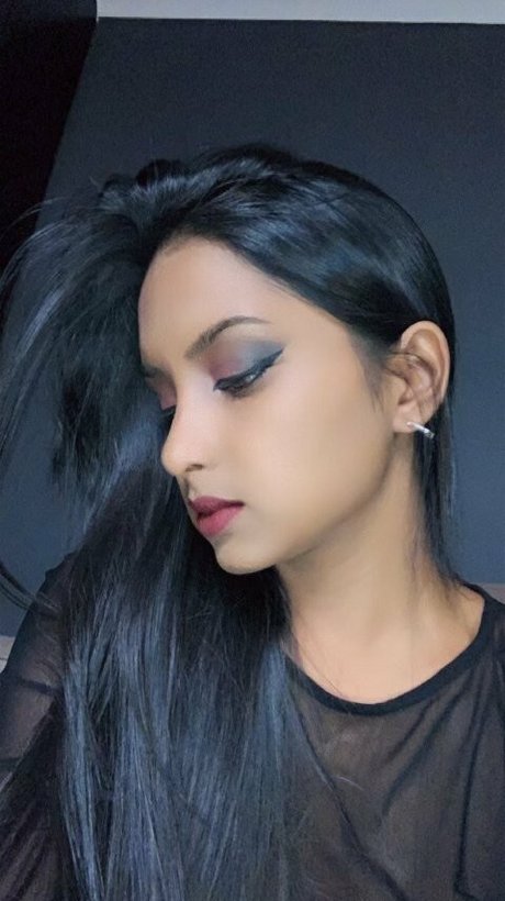 thequeentrish adult star photo