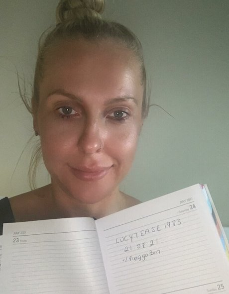 Lucy Tease porn model pic