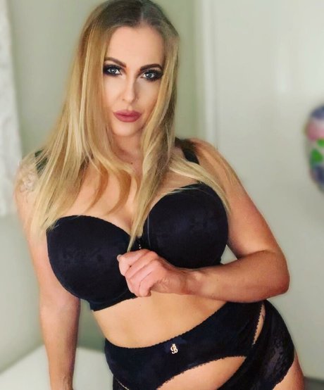 Lucy Tease exclusive pornstar pics