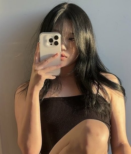 arikills pretty pornstar image