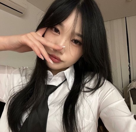 arikills star nudes image