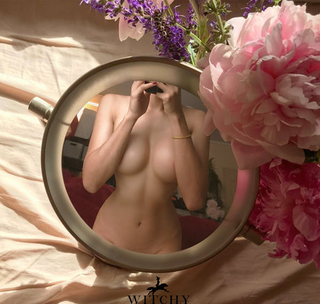 queen2891 nude actress image