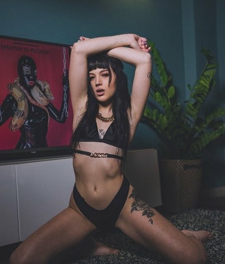 Baby Violent sexy actress gallery