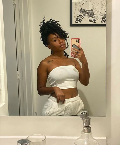 Imani Hakim hd actress images