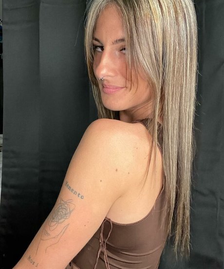 Jessica Clark naked model pics