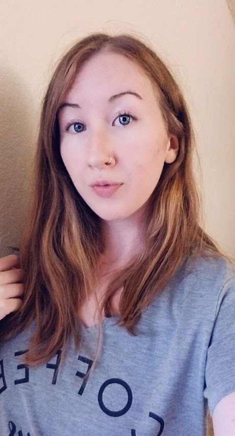 ellierowynfans pornstar beautiful image