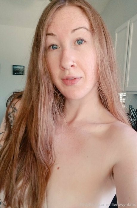 ellierowynfans naked star photo