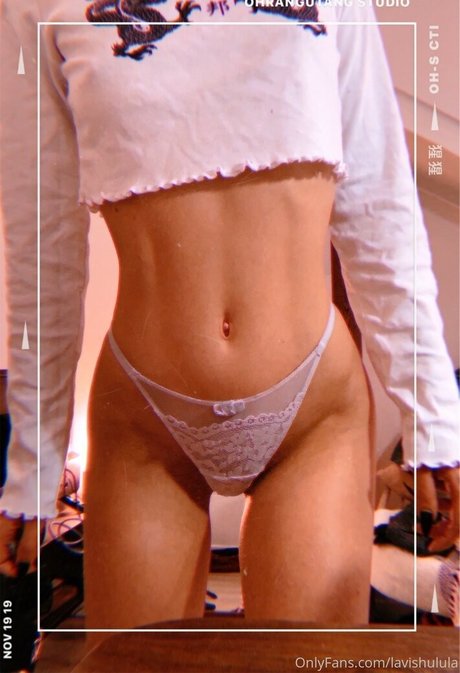 lavishulula naked model image