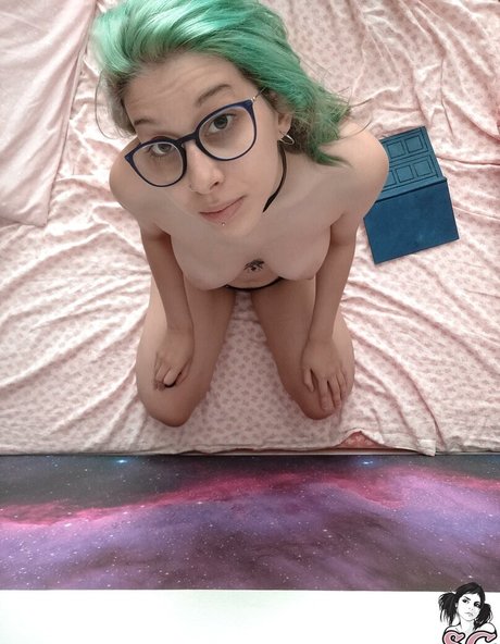 Spaceywho model nude photo