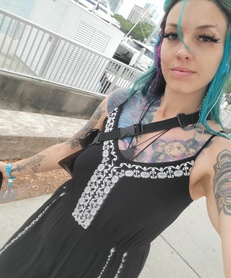 hollyborealis model pornographic pic