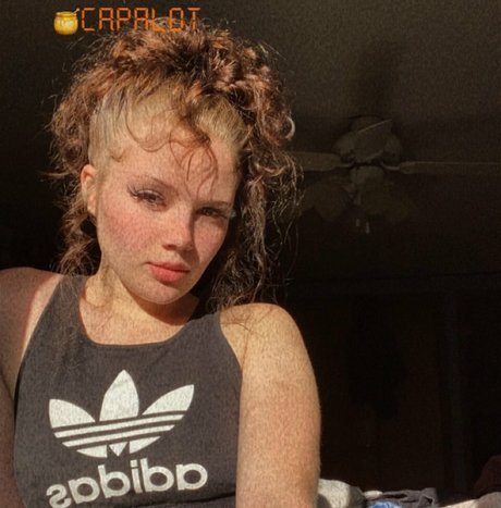 miss2prettyt pornstar top image