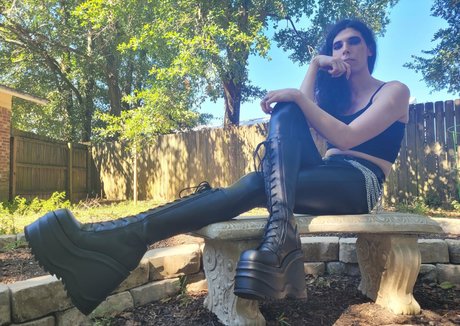 maemerciless model free photos