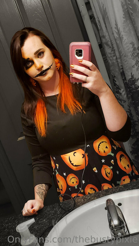 thebustypixie model nude images